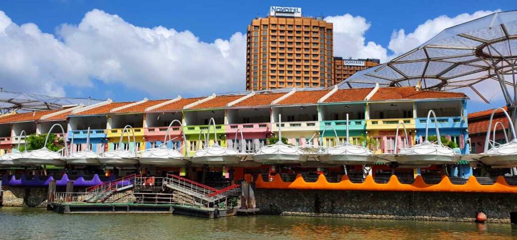 Clarke Quay é a melhor região da cidade para curtir a vida noturna