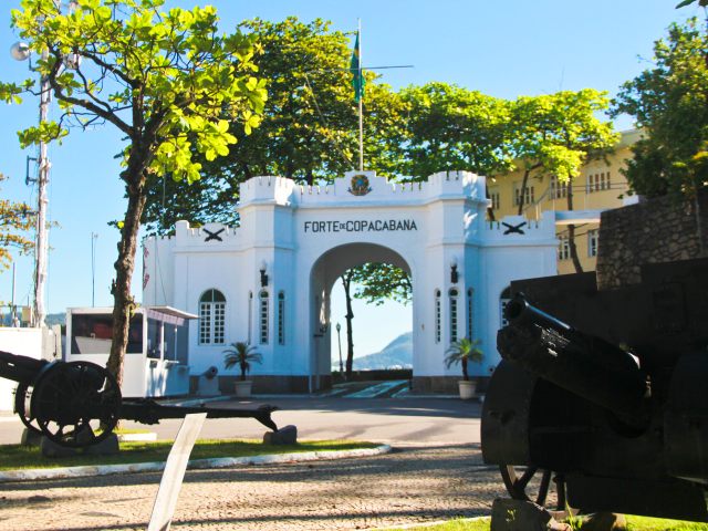 A entrada do Forte de Copacabana um dos pontos turísticos do Rio de Janeiro