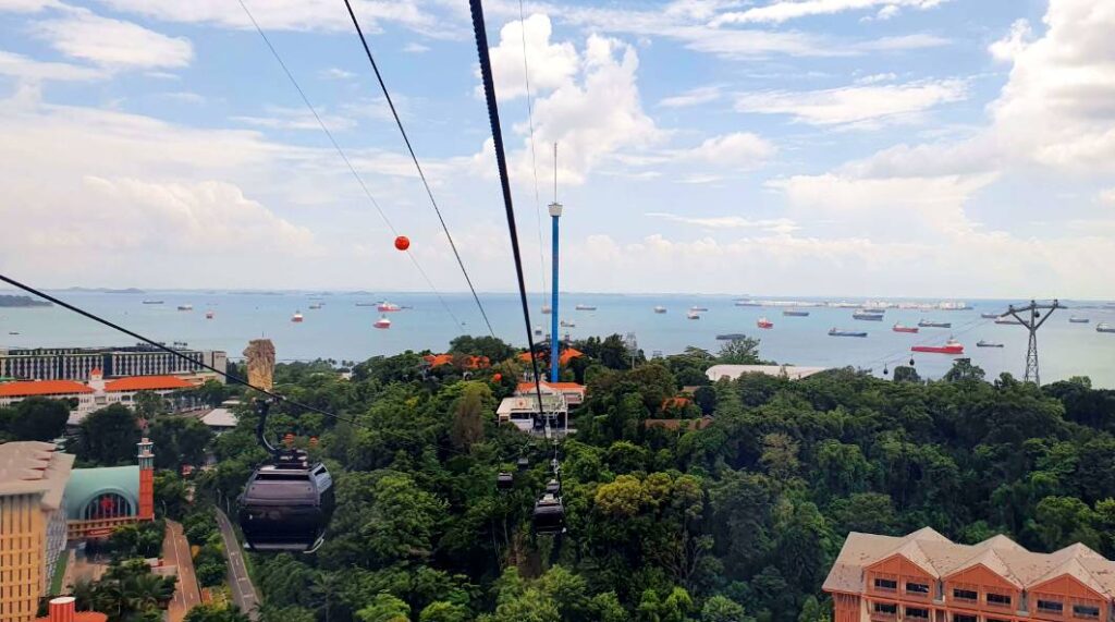 Indo conhecer a Ilha de Sentosa de Cable Car