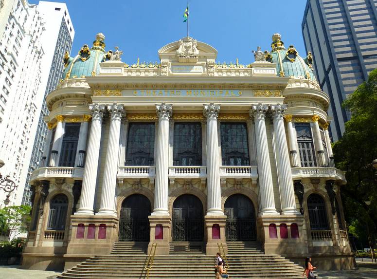 O Teatro Municipal foi inspirado na Opera de Paris